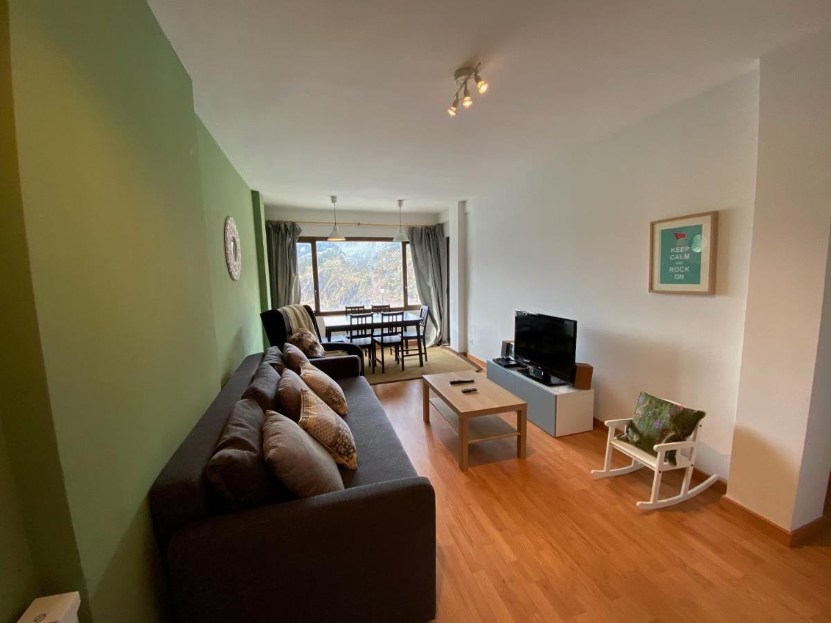 Apartamento En A Pie De Pistas, Wifi Y Parquin